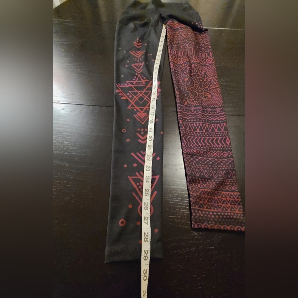 Mika Leggings Mandala Geometric Pattern Black and Burgundy, XS/S - Picture 8 of 10